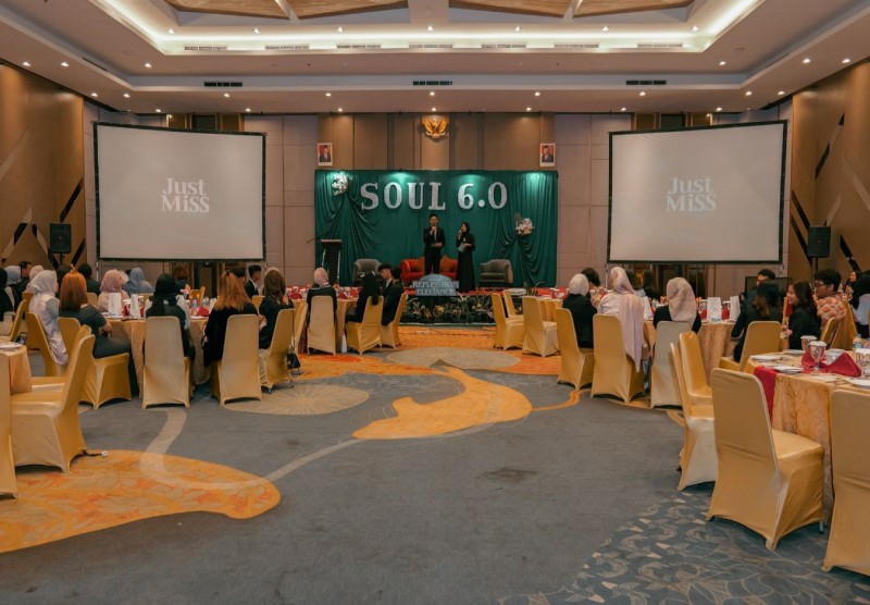 Himpunan Mahasiswa FIKOM UPI Y.A.I berhasil mengadakan kegiatan Table Manner hingga Grooming Class